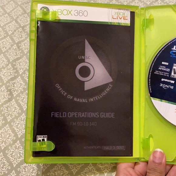 Xbox 360 HALO Game Bundle - Picture 4 of 16